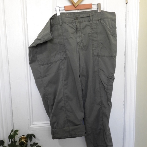 Calvin Klein Cotton Khaki Capris - Picture 1 of 3